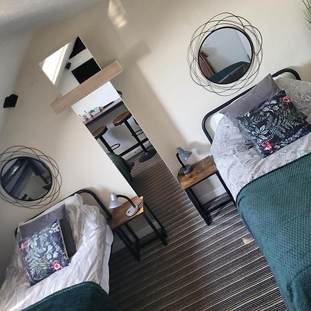 Station Guesthouse - Key Pad Entry 랭커스터 외부 사진